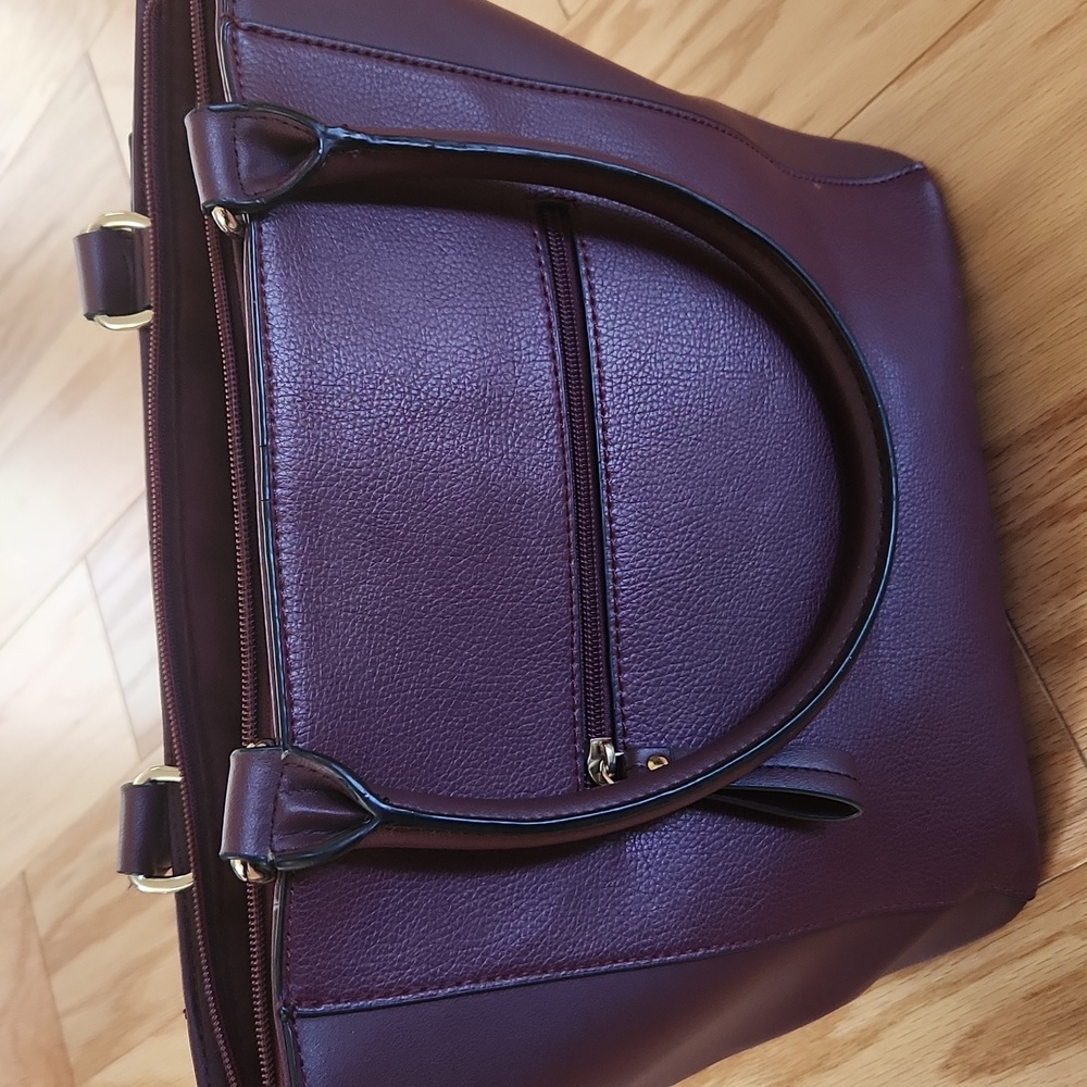Elegant WineTote with Bow Detail - Picture 15 of 17